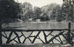 3500 Gezicht in het Julianapark te Zuilen.N.B. Het Julianapark is per 1 januari 1954 bij de gemeente Utrecht gevoegd.